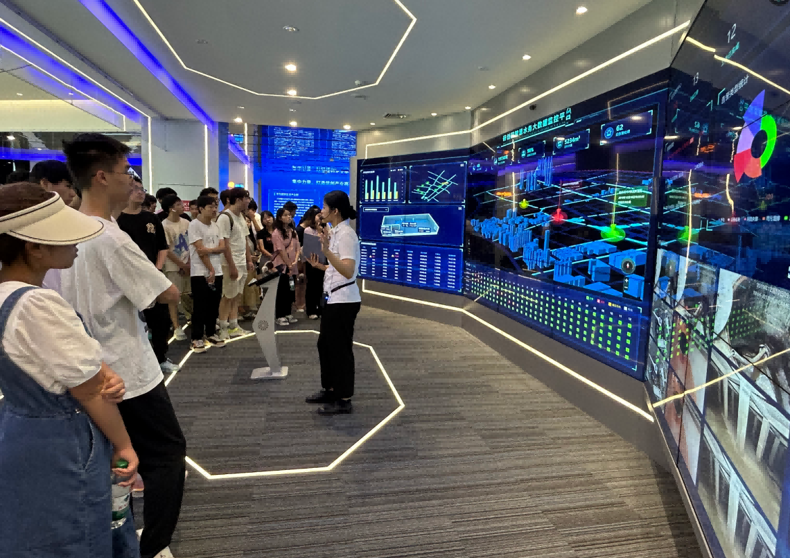 绿色版888集团科技IT精英暑期实训营活动日 | 探秘南京江北新区研创园 科技火花点亮未来梦想